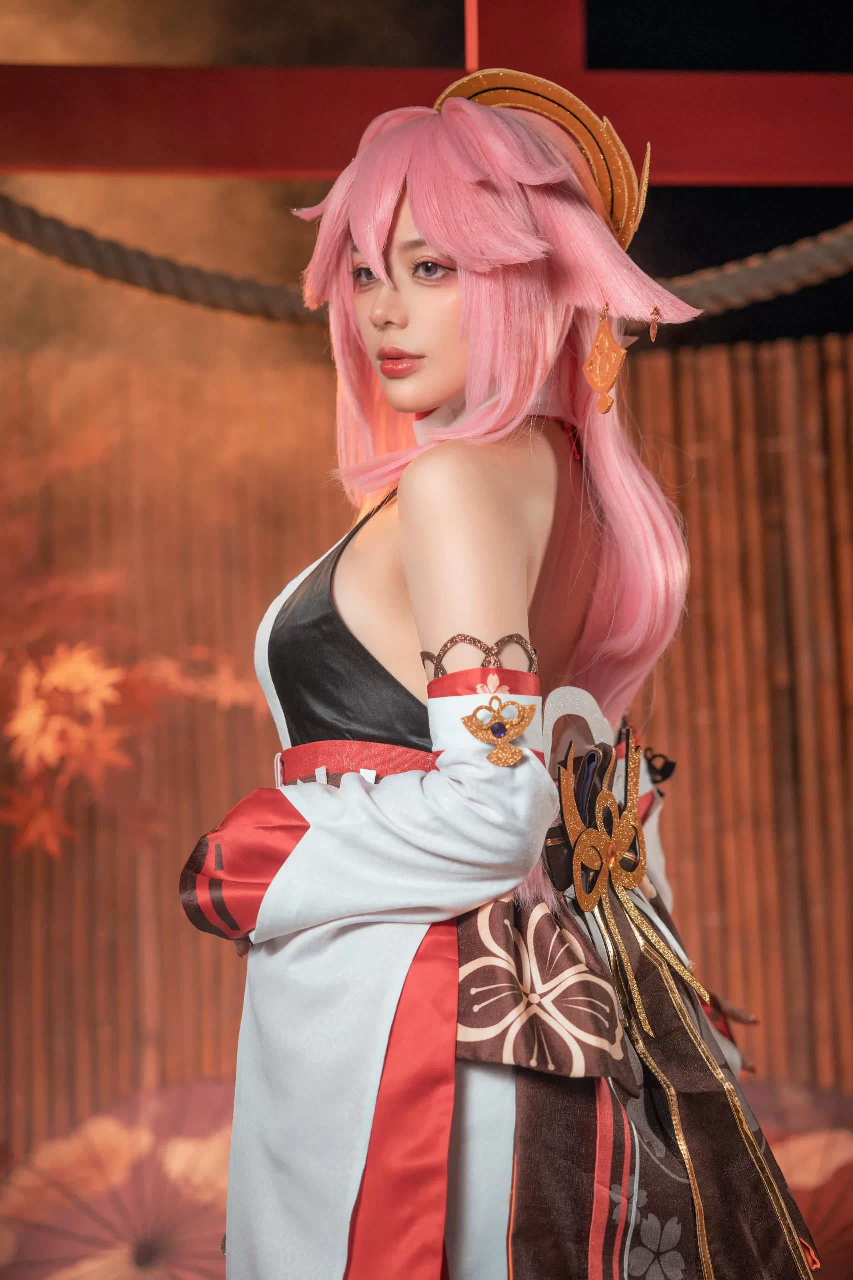 九言 Jiu Yan cosplay Yae Miko Genshin Impact 3 scaled