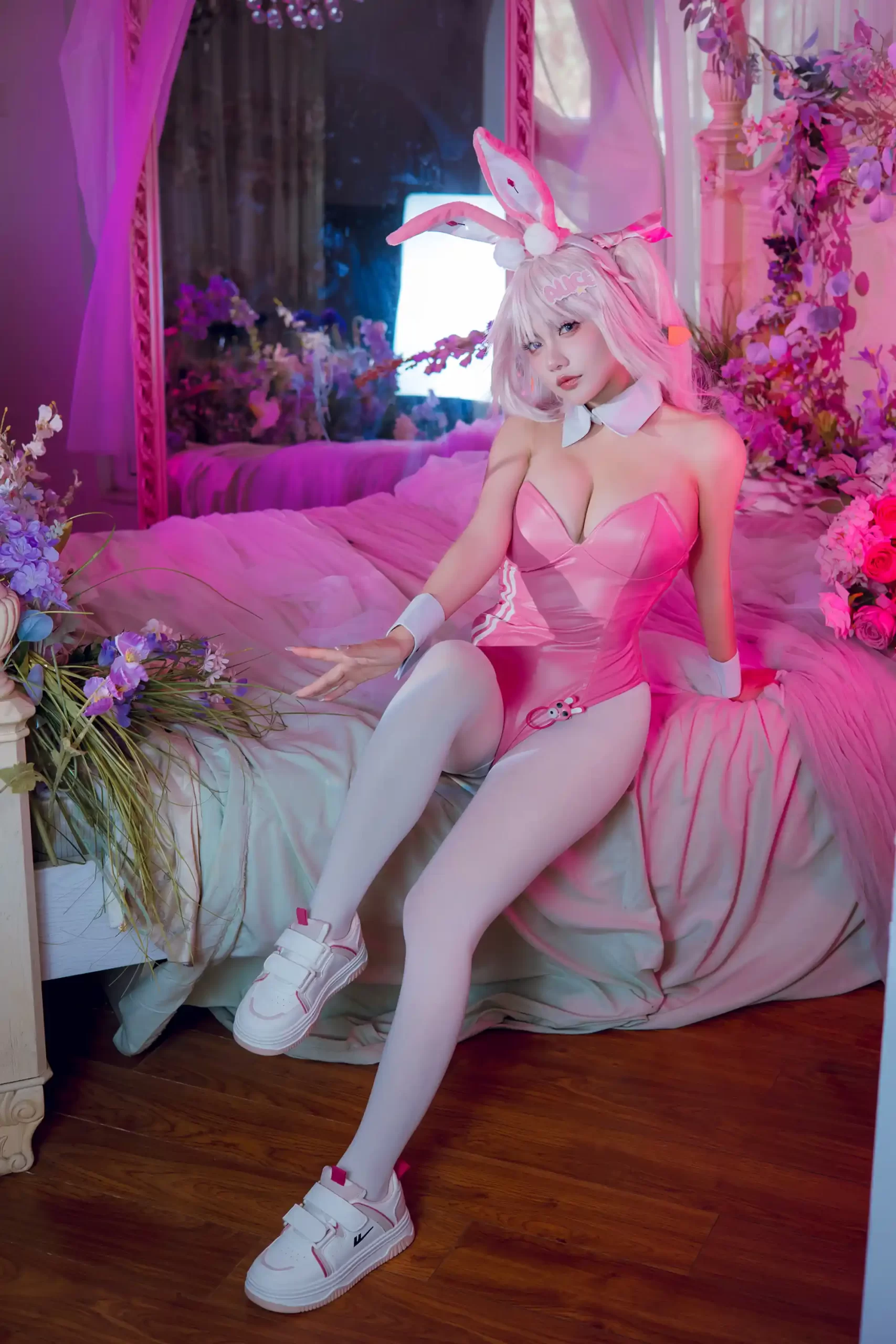 是一只熊仔吗 Shi yi zhixiong zi ma cosplay Alice NIKKE 48 scaled