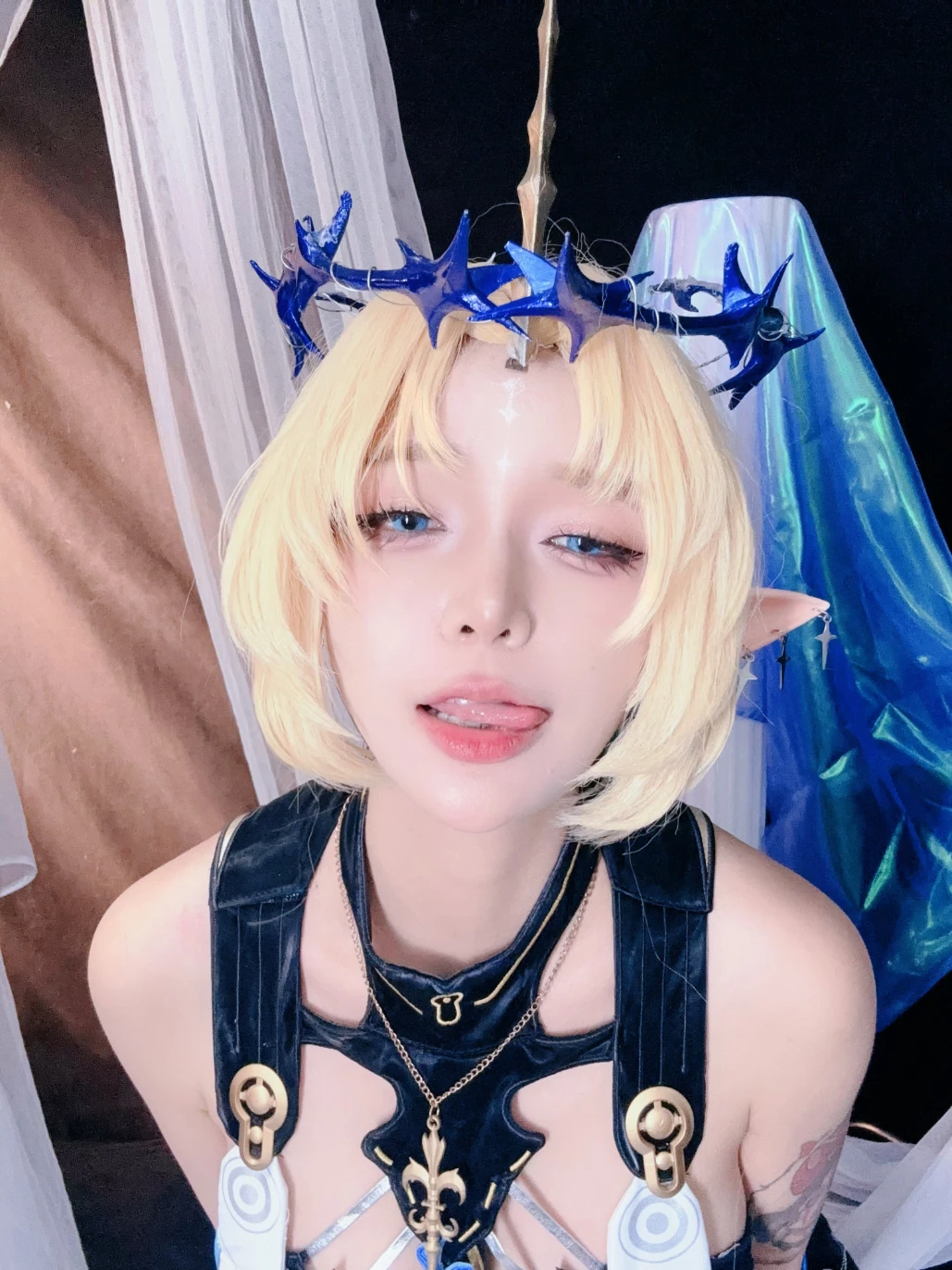 Umeko J cosplay Fleurdelys Wuthering Waves 75