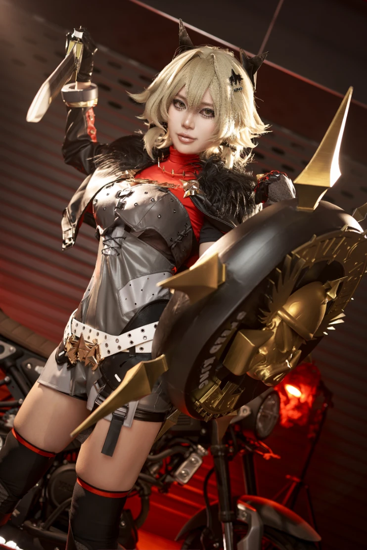 ZinieQ ジニCosplayer cosplay Caesar King Zenless Zone Zero 1