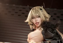 ZinieQ (ジニCosplayer) as Caesar King – The Only Queen Allowed to Sit on Your Face ZinieQ (ジニCosplayer) as Caesar King – The Only Queen Allowed to Sit on Your Face