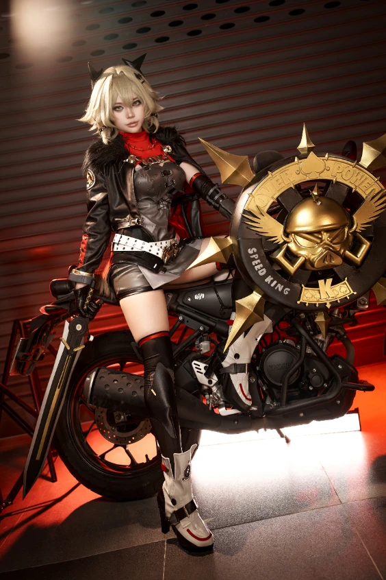 ZinieQ ジニCosplayer cosplay Caesar King Zenless Zone Zero 3